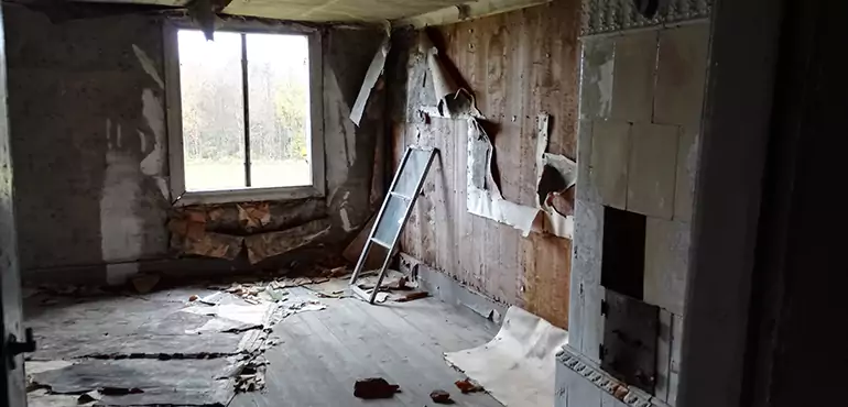 Why Selling a Distressed House Through Traditional Methods Fails in Orange